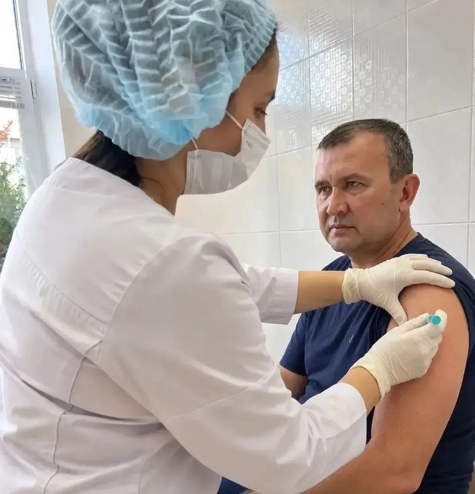 Глава администрации Чишминского района вакцинировался от гриппа