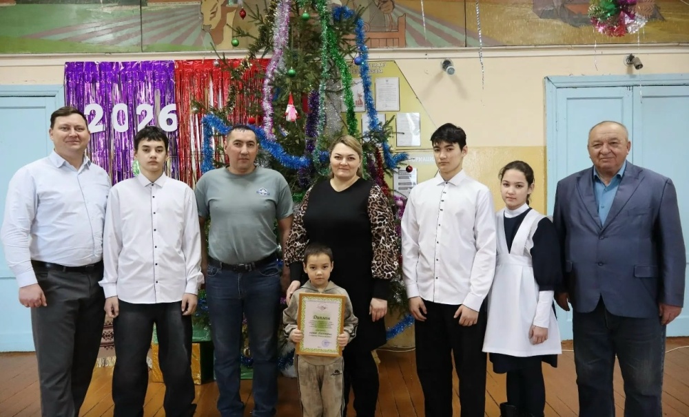 От всей души поздравляем семью нашего коллеги, водителя Чишминской ЦРБ, Венера Зинуровича Хасанова из села Дурасово!